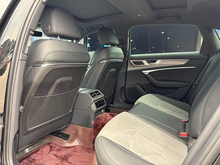 Фото 13 - Audi A6L