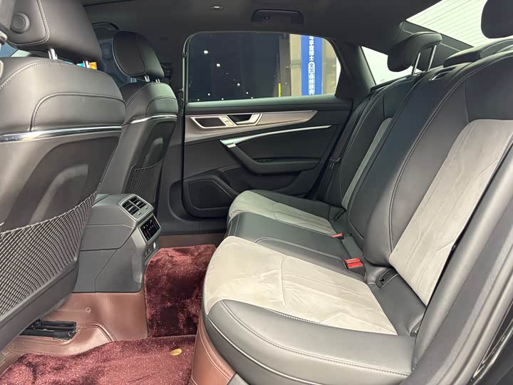 Фото 14 - Audi A6L