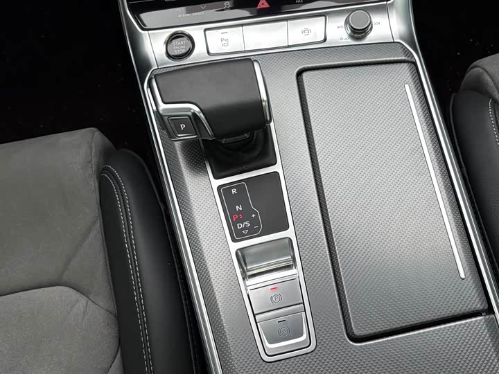 Фото 15 - Audi A6L