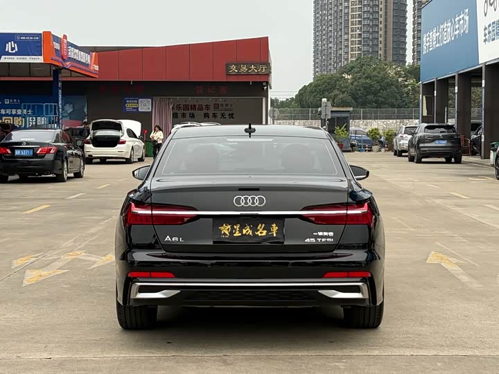 Фото 19 - Audi A6L