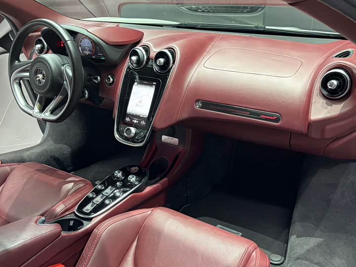 Фото 10 - McLaren GT