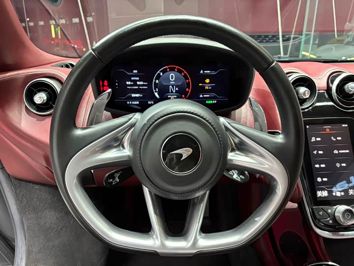 Фото 4 - McLaren GT