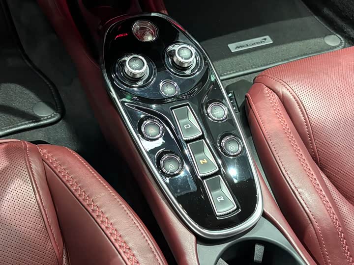 Фото 8 - McLaren GT