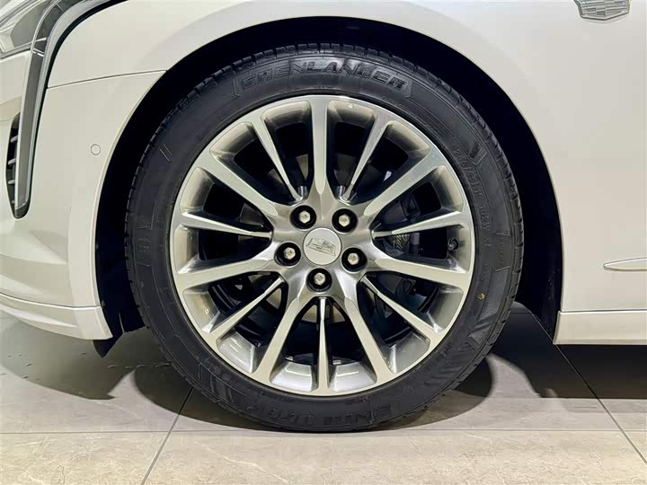 Фото 10 - Cadillac CT6