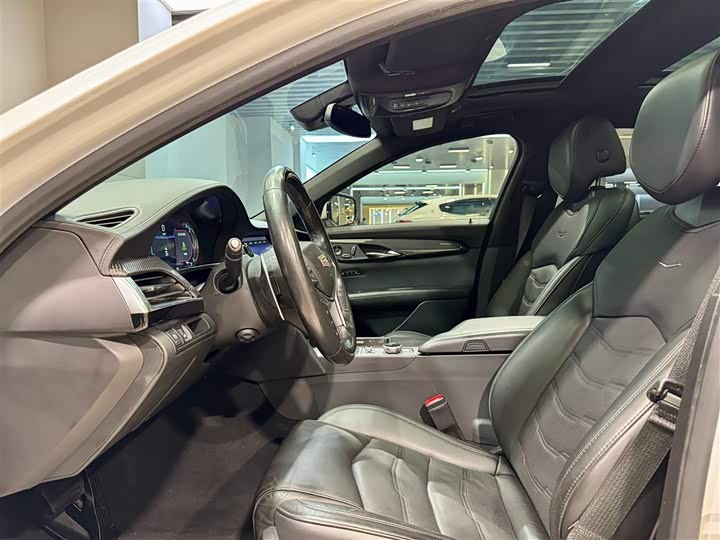 Фото 16 - Cadillac CT6