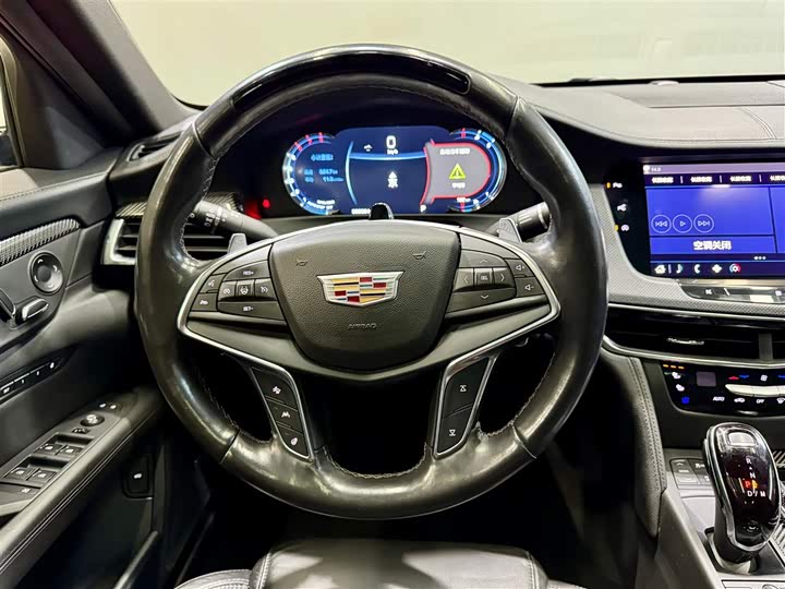 Фото 20 - Cadillac CT6