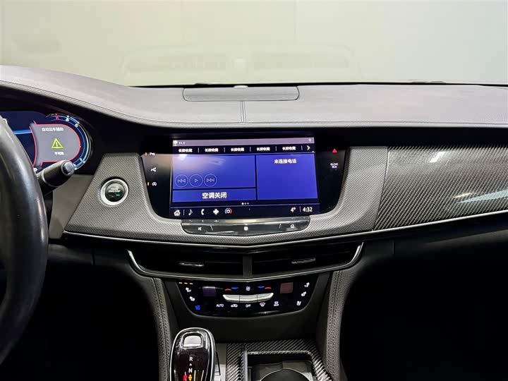 Фото 27 - Cadillac CT6