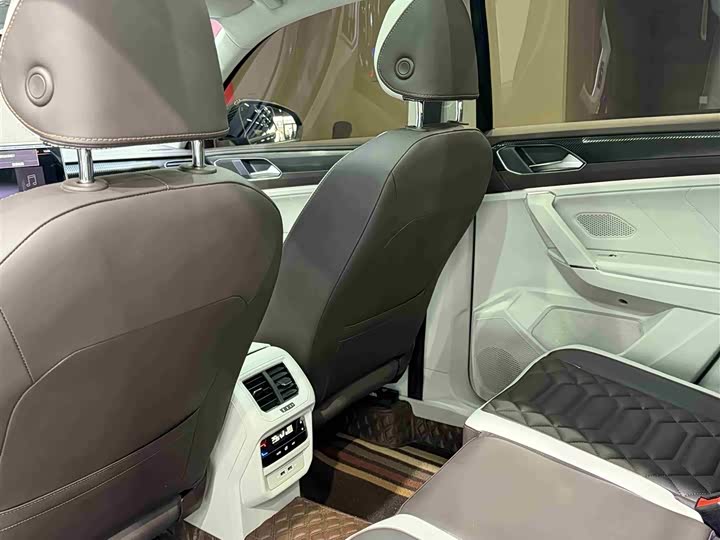 Фото 10 - Volkswagen Tayron