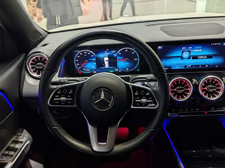 Фото 8 - Mercedes-Benz EQB