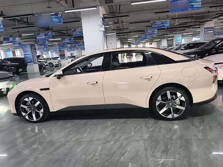 Фото 5 - XPeng Mona M03