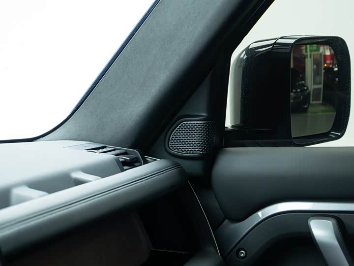 Фото 19 - Land Rover Defender