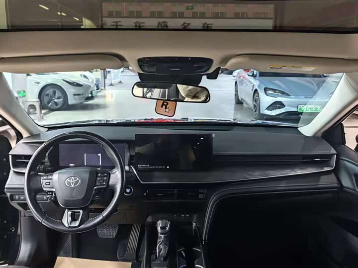 Фото 4 - Toyota Camry