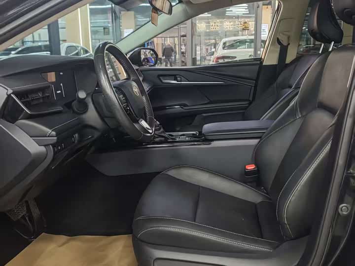 Фото 5 - Toyota Camry