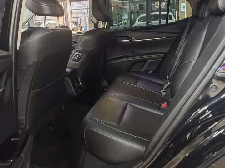 Фото 6 - Toyota Camry