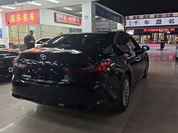 Фото 7 - Toyota Camry