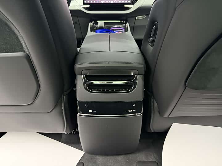 Фото 18 - Zeekr 009