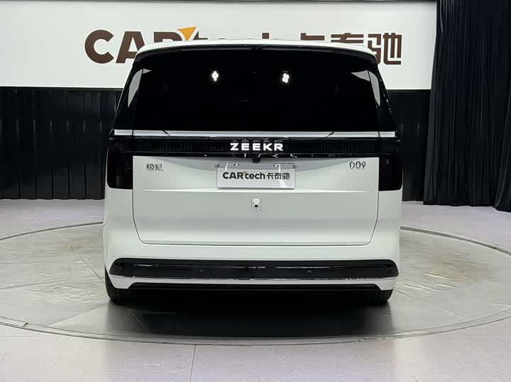 Фото 4 - Zeekr 009