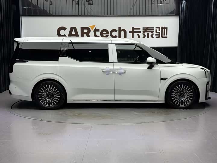 Фото 5 - Zeekr 009