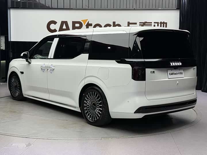 Фото 6 - Zeekr 009