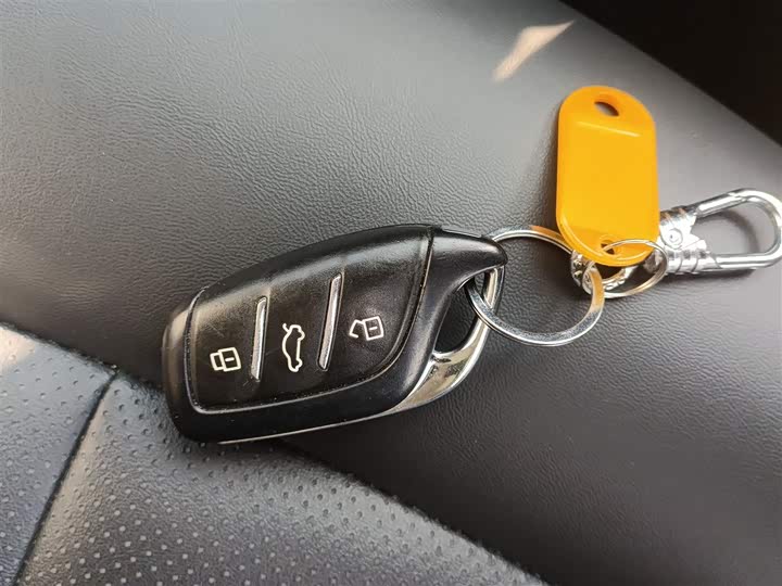 Фото 9 - Roewe RX5