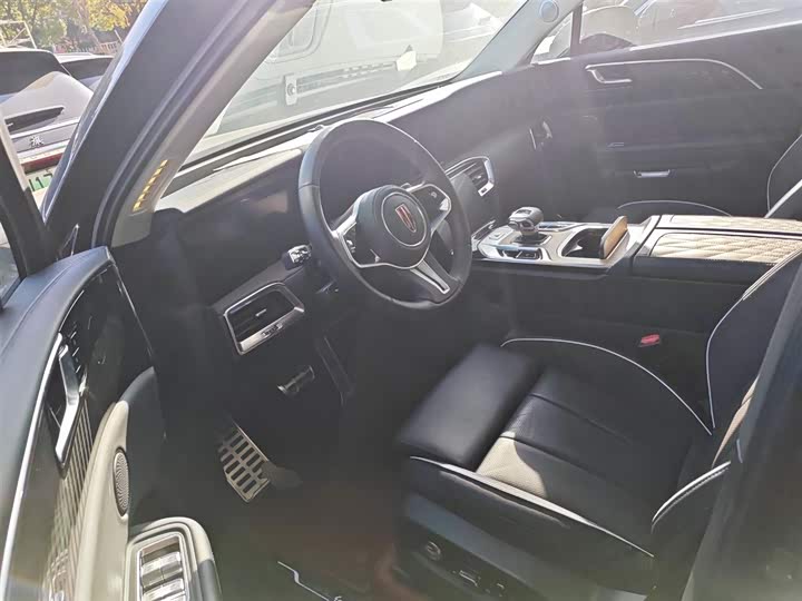 Фото 16 - Hongqi E-HS9