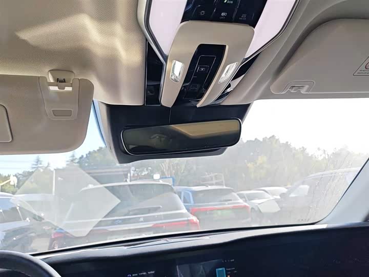 Фото 18 - Hongqi E-HS9