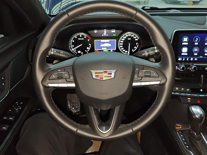 Фото 11 - Cadillac CT4