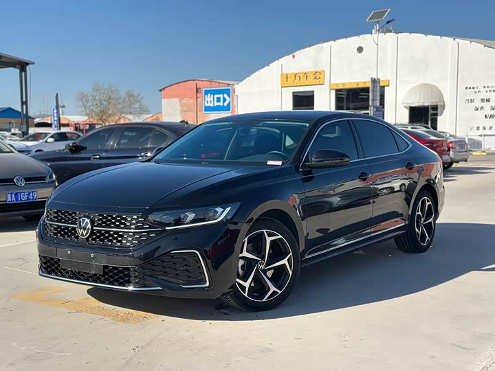 Фото 1 - Volkswagen Passat