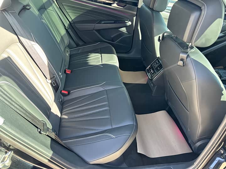 Фото 10 - Volkswagen Passat