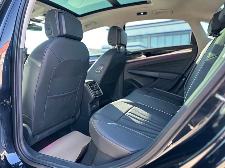 Фото 12 - Volkswagen Passat