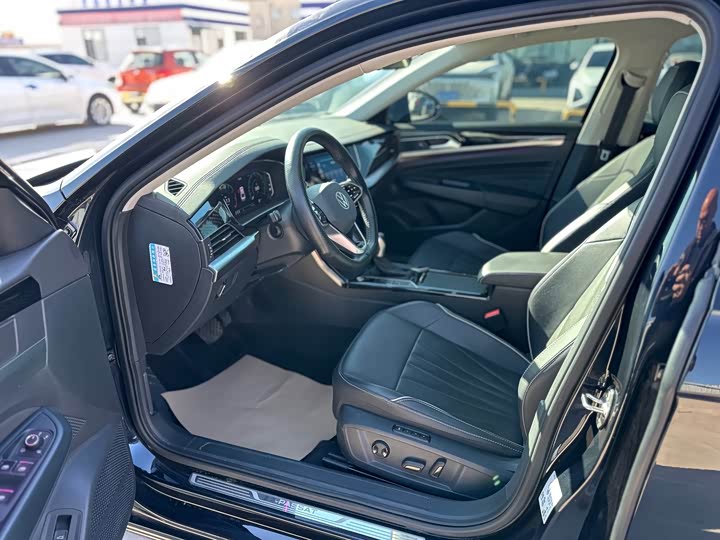 Фото 14 - Volkswagen Passat