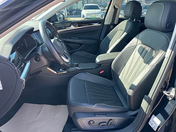 Фото 15 - Volkswagen Passat