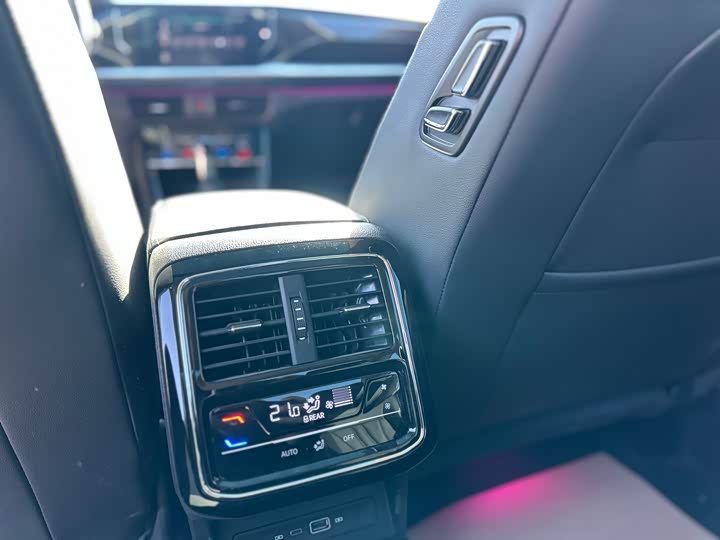 Фото 19 - Volkswagen Passat