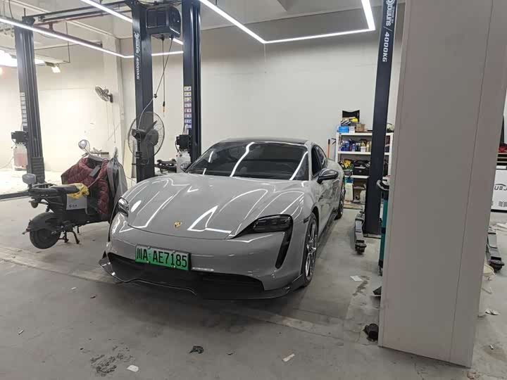 Фото 1 - Porsche Taycan