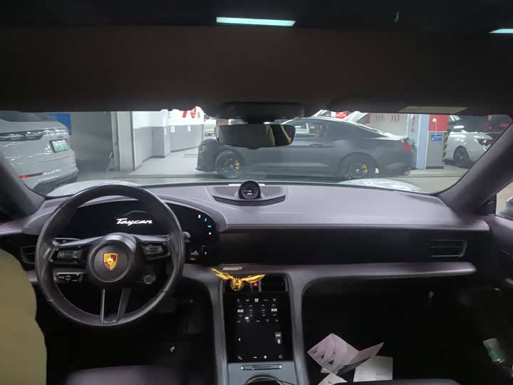 Фото 10 - Porsche Taycan