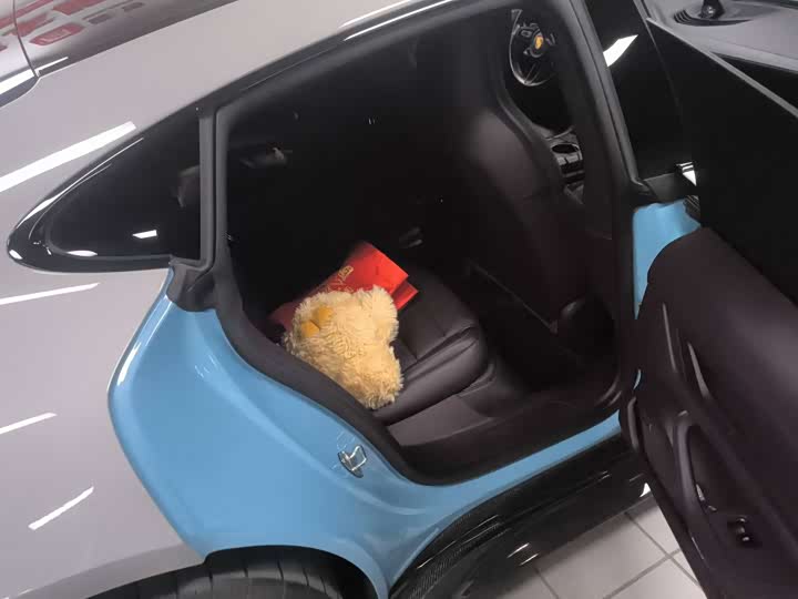 Фото 3 - Porsche Taycan