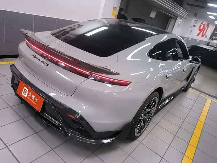 Фото 8 - Porsche Taycan