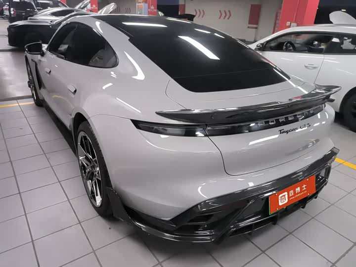 Фото 9 - Porsche Taycan