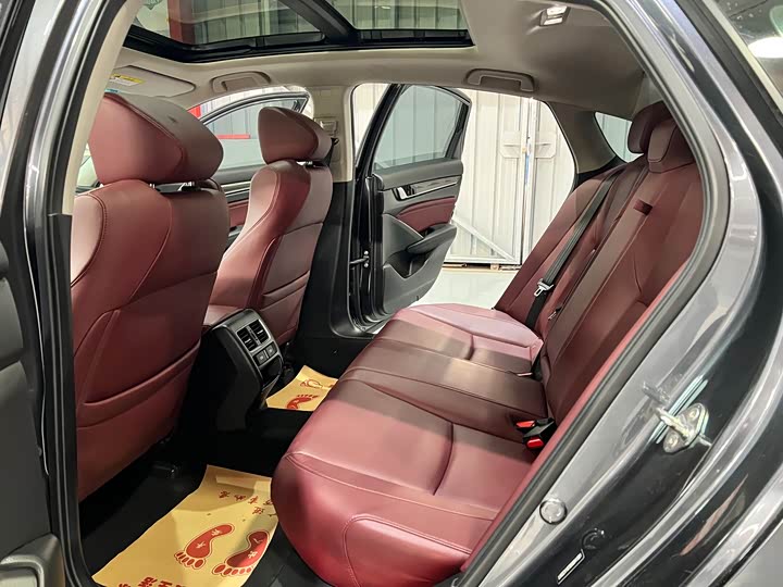 Фото 6 - Honda Accord