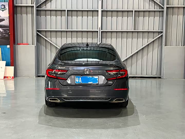 Фото 8 - Honda Accord