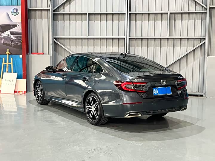 Фото 9 - Honda Accord