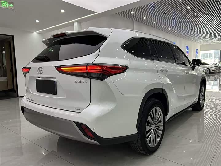 Фото 11 - Toyota Highlander