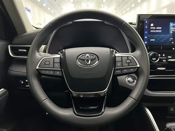 Фото 13 - Toyota Highlander