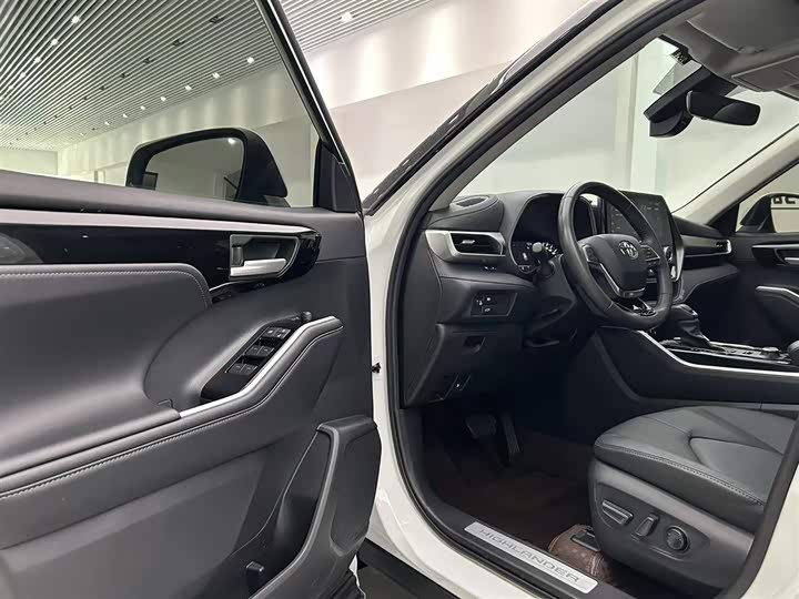 Фото 16 - Toyota Highlander