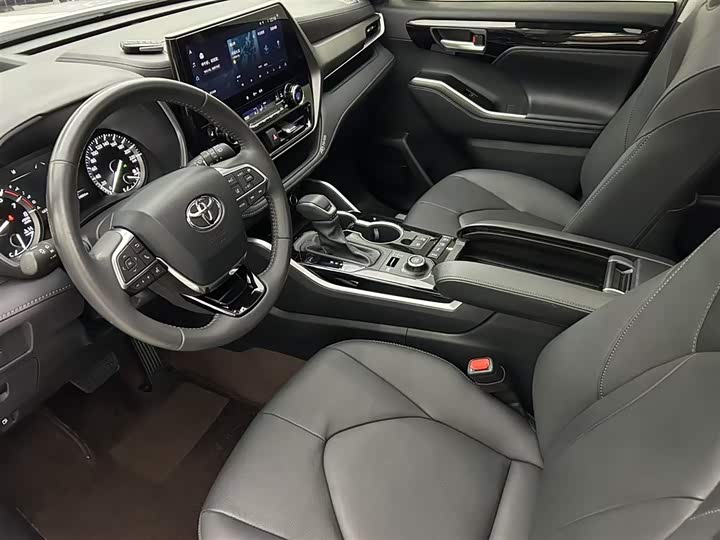 Фото 17 - Toyota Highlander