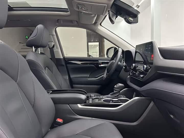 Фото 4 - Toyota Highlander