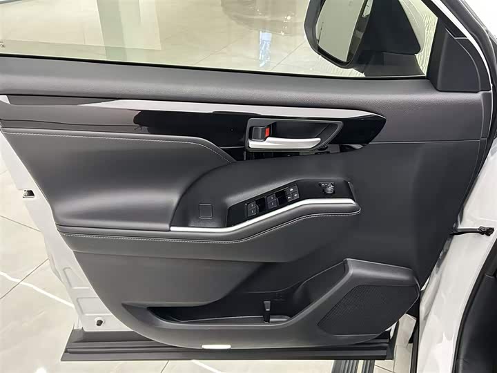 Фото 5 - Toyota Highlander