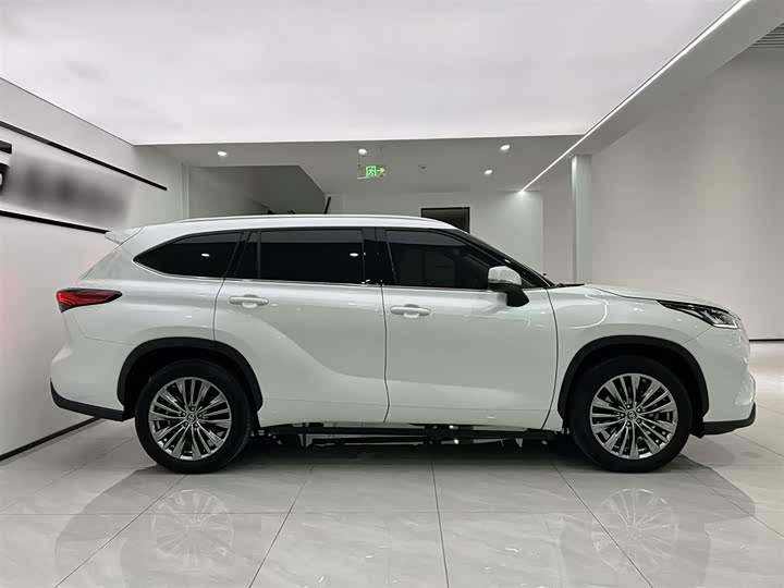 Фото 9 - Toyota Highlander