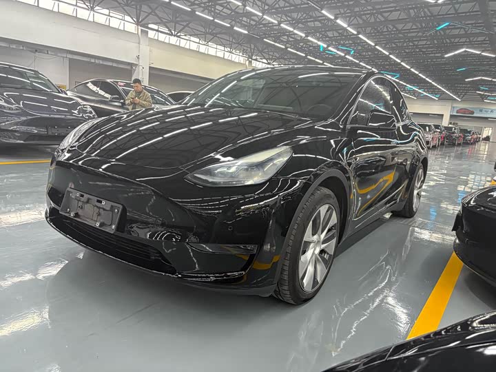 Фото 1 - Tesla Model Y