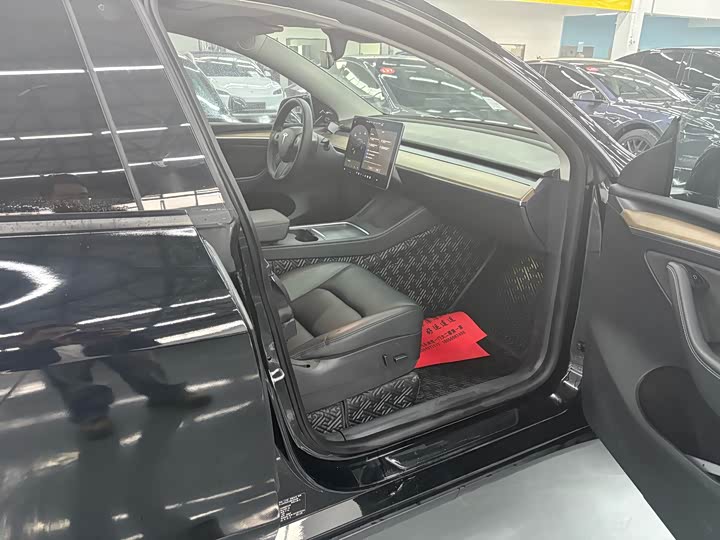 Фото 10 - Tesla Model Y